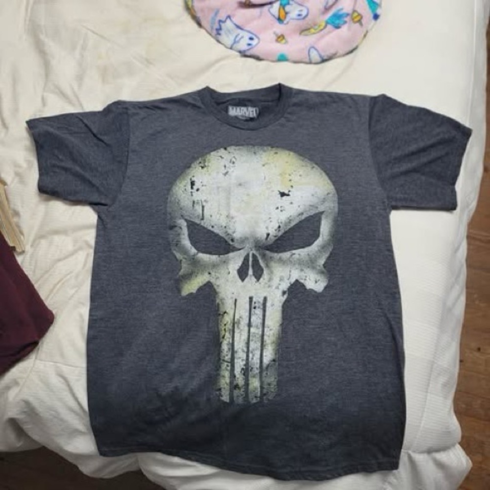 Marvel Men's Dark Gray Short Sleeve Tee with Distressed White Skull Graphic